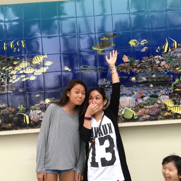 Meet your Posher, Jenn - Picture 2 of 3