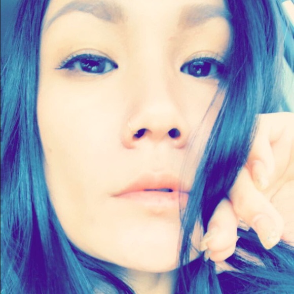 Meet your Posher, Jenn - Picture 3 of 3