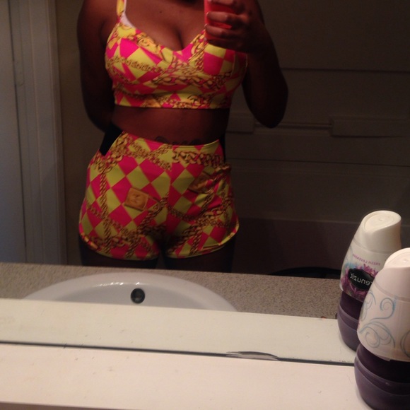 Two piece - Picture 4 of 4