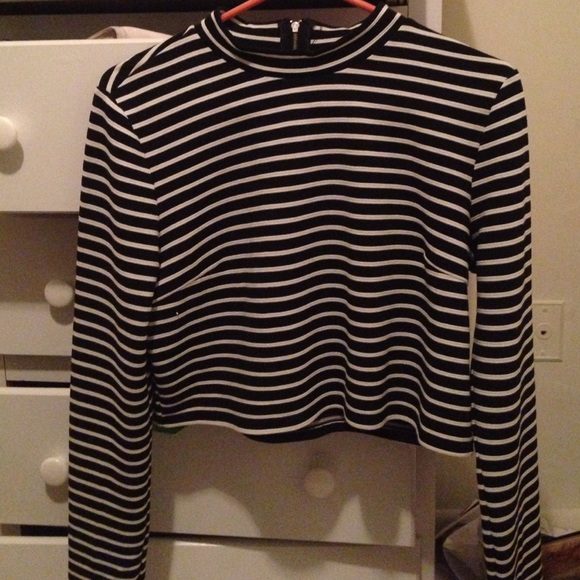Long sleeve crop top