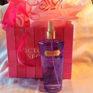 Victoria's Secret Love Spell fragrance mist