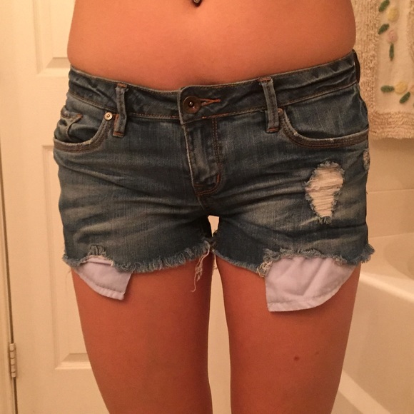 Cute shorts with exposed pockets