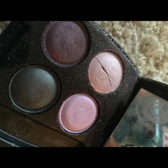 Eye shadow palette - Picture 1 of 2