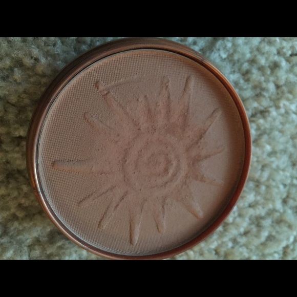 Bronzer - Picture 2 of 2