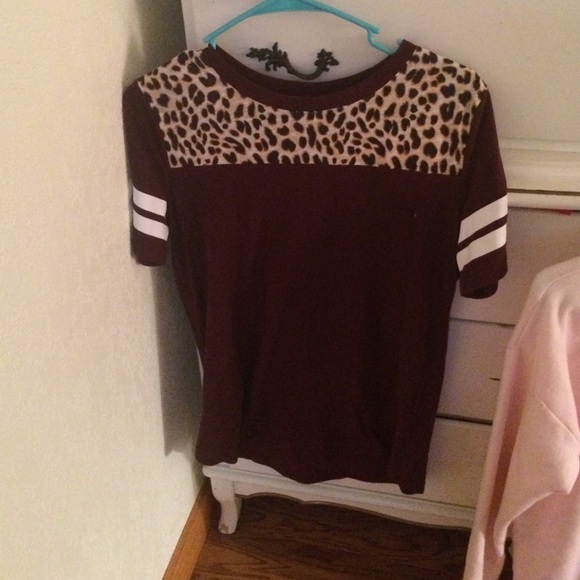 VS PINK TEE! SUPER CUTE, NEVER WORN!