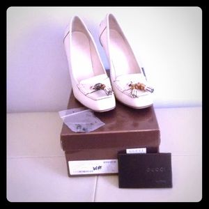 Moccasin Pump (Mystic white)