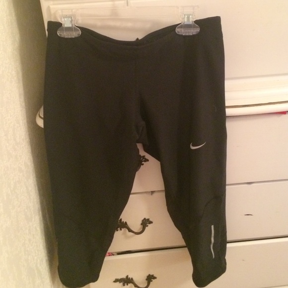 NIKE CROPPED LEGGINGS! NEVER WORN