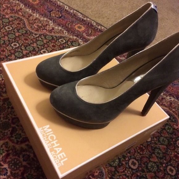 Mickael Kors suede pumps - Picture 2 of 2