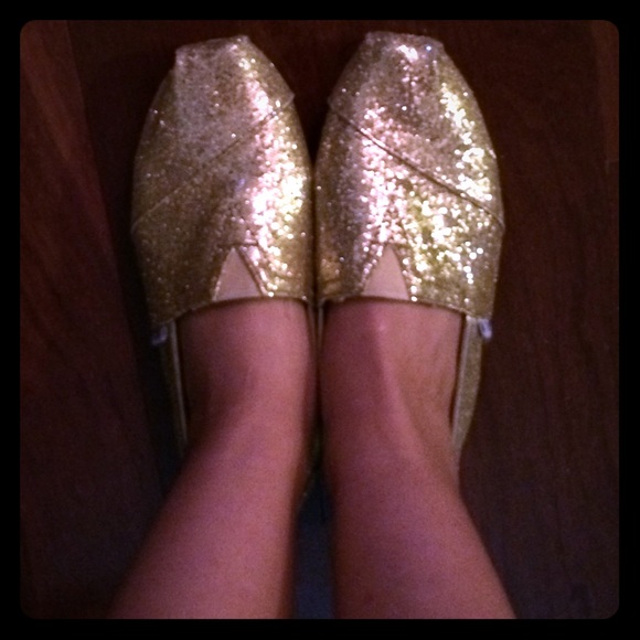 Sparkly gold toms