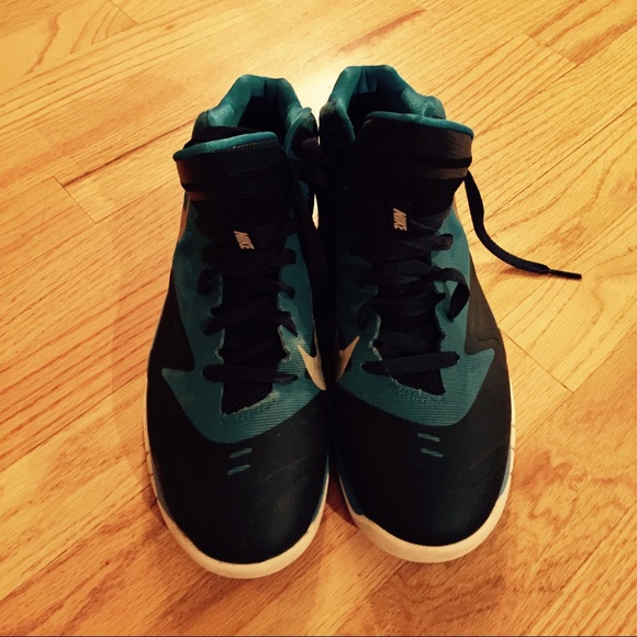 Nike youth size 7 navy & turquois basketball shoes - Picture 2 of 3