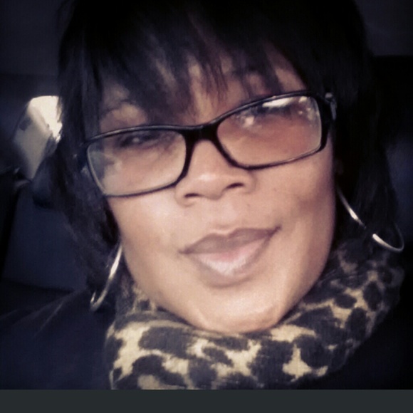 Meet your Posher, Tamara - Picture 2 of 2