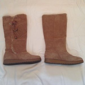 DC snow boots. Worn once. Super cute!!