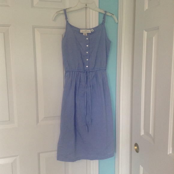 H&M Dresses & Skirts - Sleeveless chambray dress
