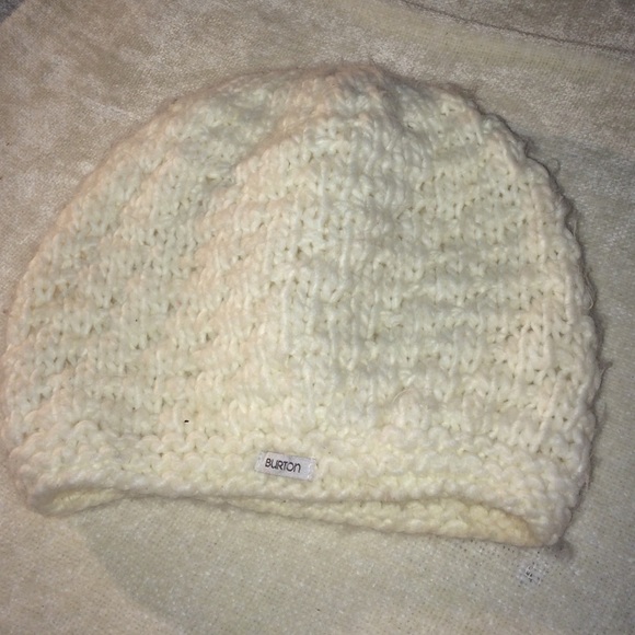 🎊FLASH SALE🎊 White Burton Beanie Hat ❄️