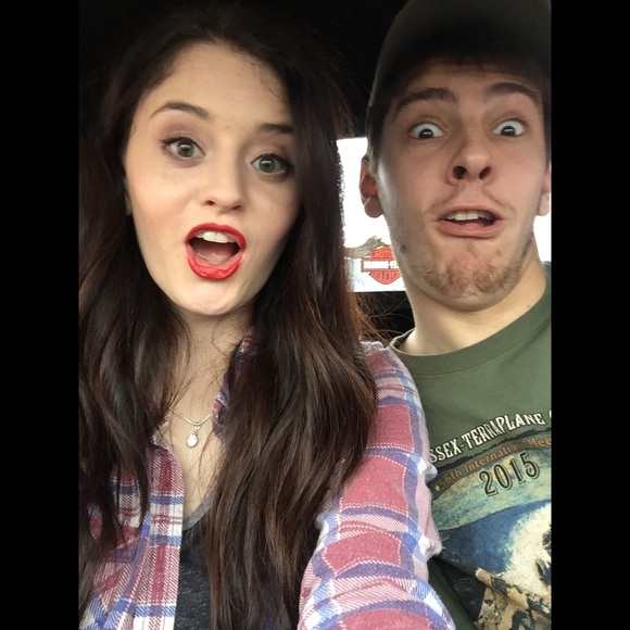 Meet your Posher, Kayla - Picture 2 of 4