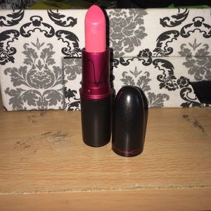 MAC LIPSTICK