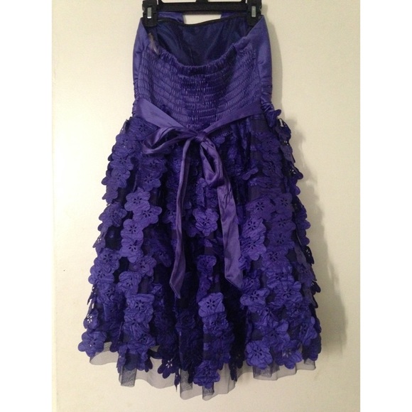 WINDSOR: Homecoming Dress - Picture 2 of 3