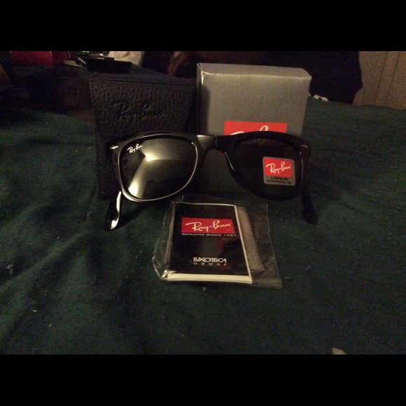 Brand new never worn folding wayfarer LAST PAIR!