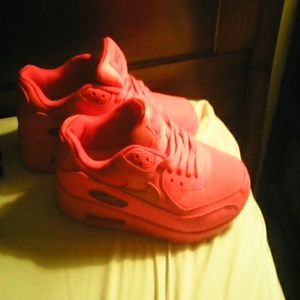 Cute hot pink air max ,new never worn
