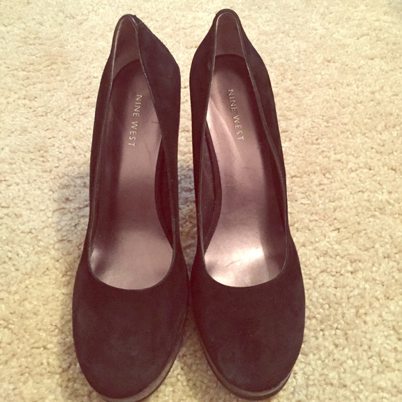 Nine West Black Suede pump