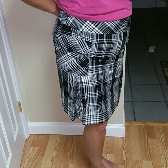 Liz claiborne fit and flare skirt