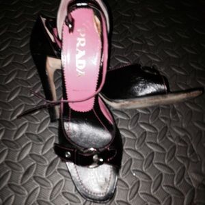 Para authentic shoe size 38 (8 USA). Slightly used