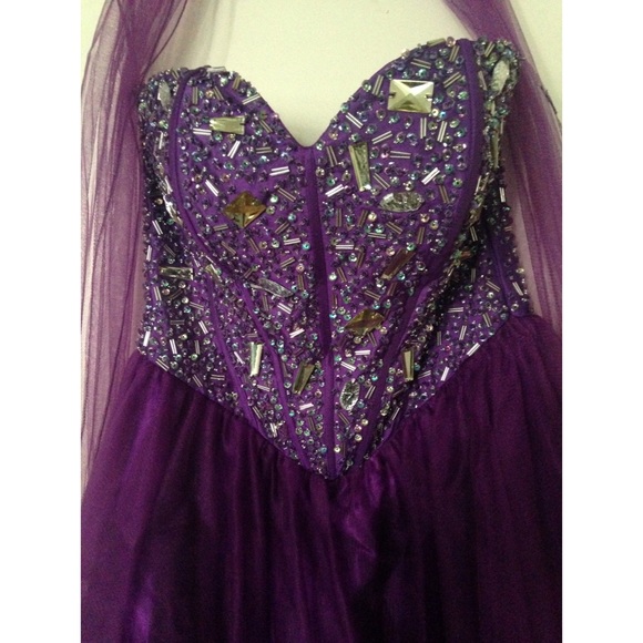 HOMECOMING DRESS - Picture 2 of 4