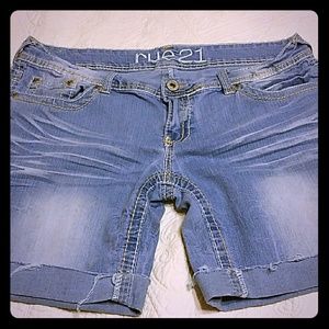 Great condition Rue 21 Bermuda shorts! Size 11/12