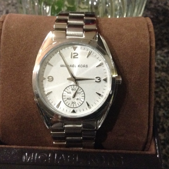 MK SILVER WATCH VERY STYLISH - Picture 2 of 4