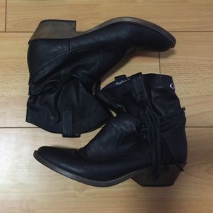 Stylish black mossimo supply co boots with fringe!