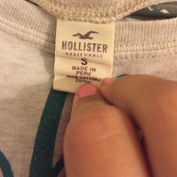 Hollister t shirt - Picture 2 of 2