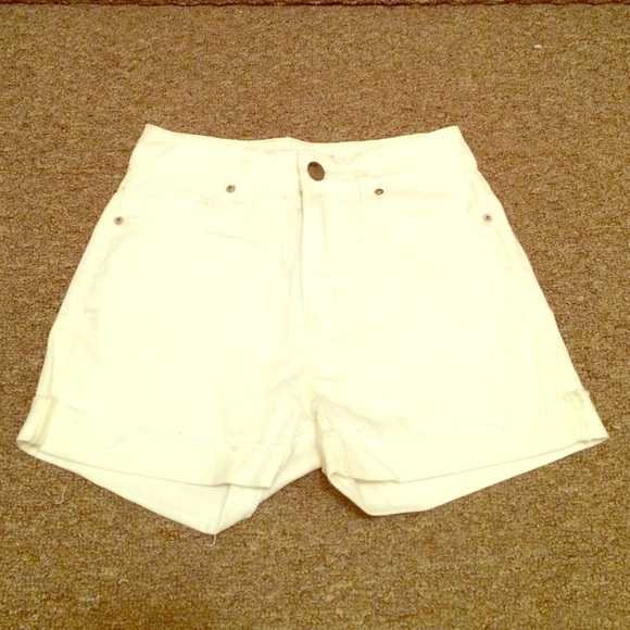 Urban outfitters white denim high rise short!