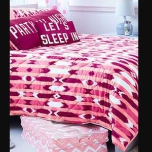 Reversible PINK comforter