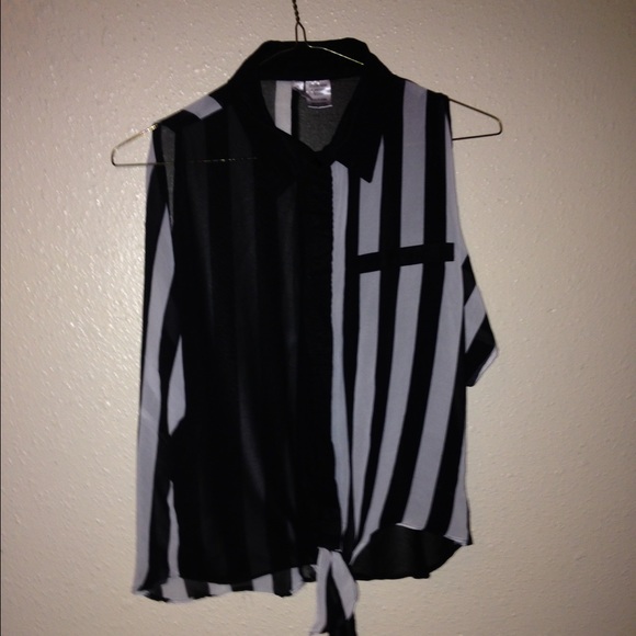 Cute top with half back and half striped.