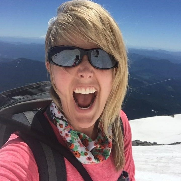 POSHAHOLIC!! 💥🙋🌅💃🎶✈️🇺🇸💎👓👛👠👗 - Picture 3 of 4