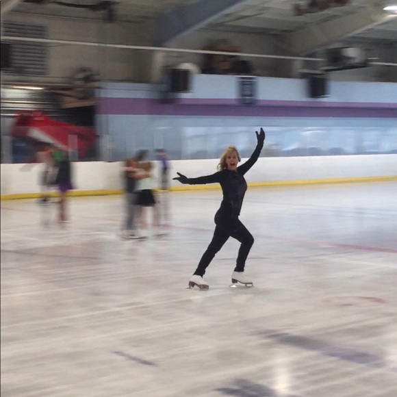 POSHAHOLIC!! 💥🙋🌅💃🎶✈️🇺🇸💎👓👛👠👗 - Picture 4 of 4