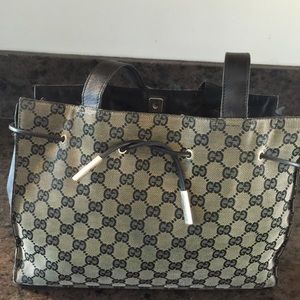 Vintage Gucci Handbag. Includes dust bag