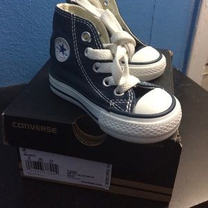 Infant converse .