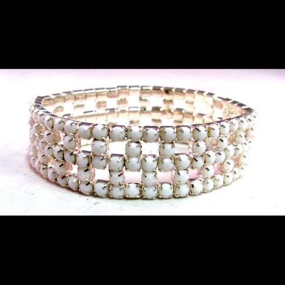 White Stretch Bracelet - Picture 1 of 1