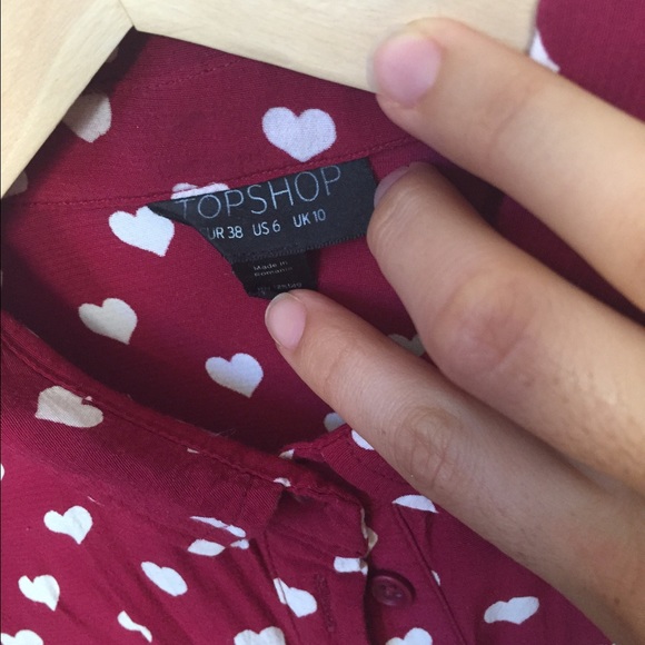 TOPSHOP burgundy collared button up heart pattern - Picture 2 of 2