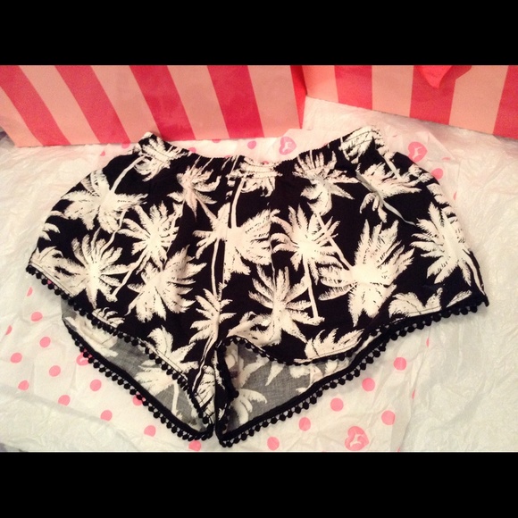 PINK Victoria's Secret Other - VS Pink Palm Tree Shorts 🎀💕