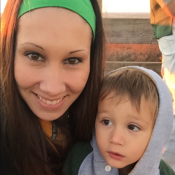 Meet your posher! 💋 - Picture 4 of 4