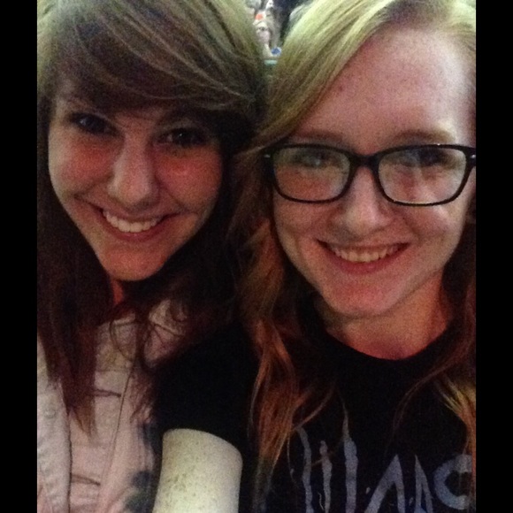 Meet Your Posher, Taylor!! 💁🏻 - Picture 3 of 3