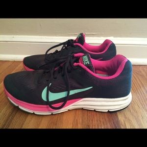 Women's black and pink NIKE ZOOMS, 8.5