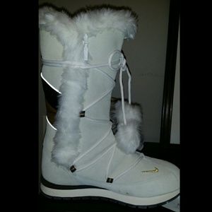 Nike winter boots size 8.5
