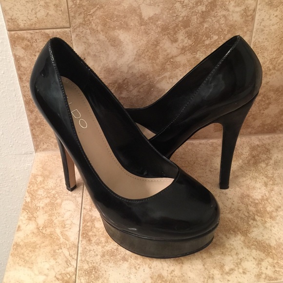 Black patent size 6 Aldo pumps