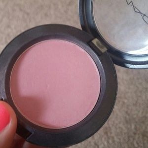 MAC blush Dame