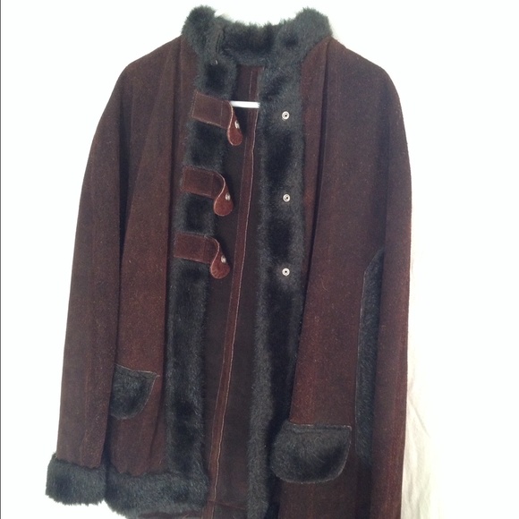 Awesome vintage suede poncho with fake fur trim