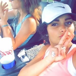 Meet your Posher, Vanessa