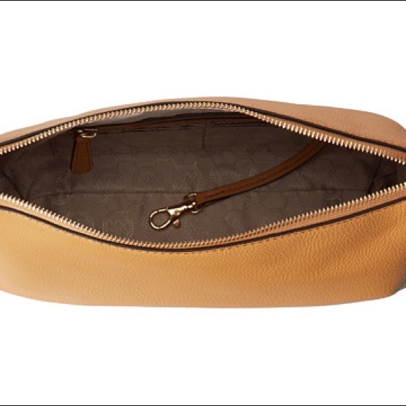 🎉HP🎊 Michael Kors Messenger Bag - Picture 3 of 4